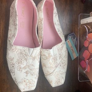 BNWT Toms Women’s sz 9